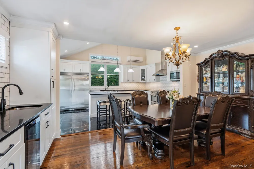 992 Woodcliff Drive Franklin Square, NY 11010