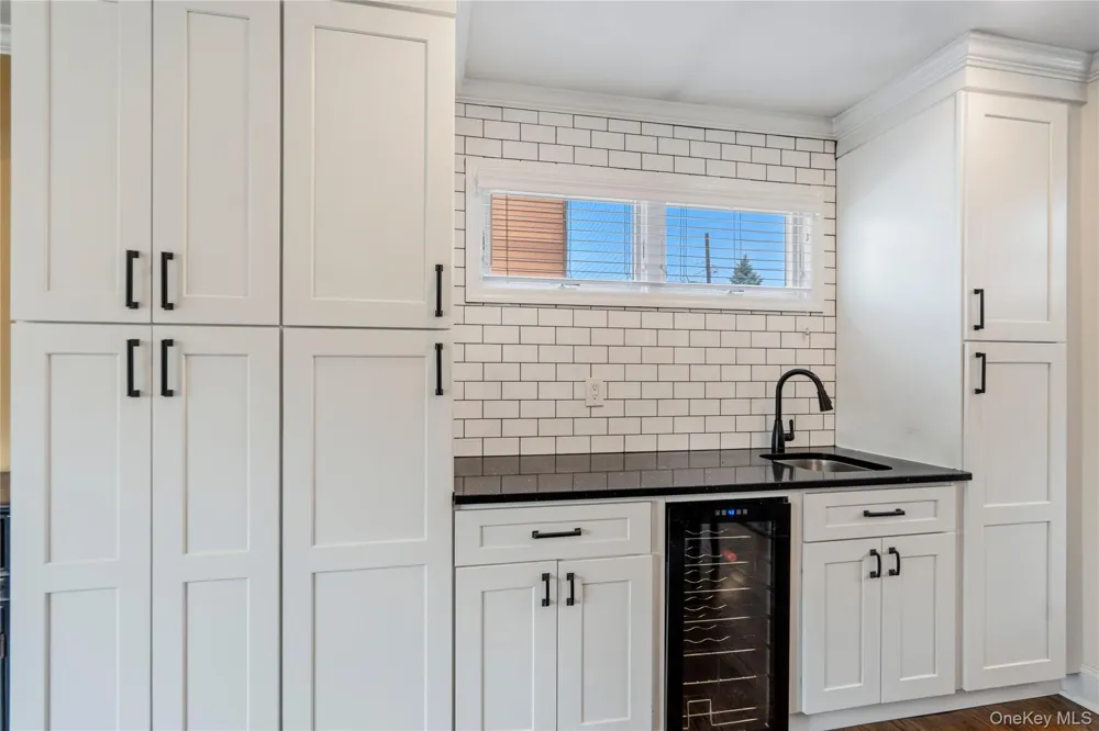 992 Woodcliff Drive Franklin Square, NY 11010