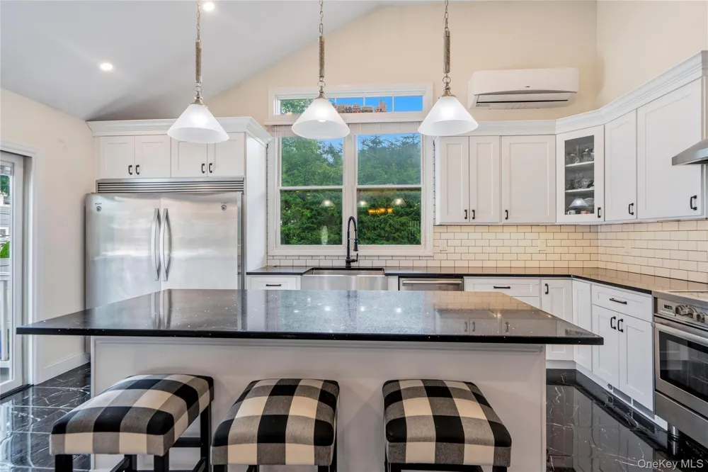 992 Woodcliff Drive Franklin Square, NY 11010