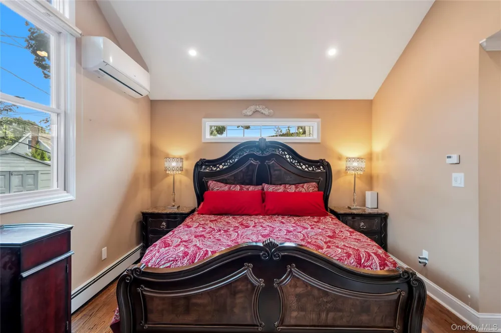992 Woodcliff Drive Franklin Square, NY 11010