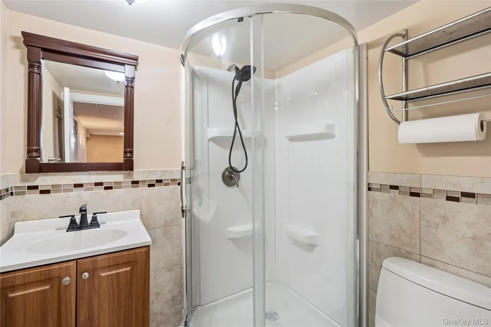 992 Woodcliff Drive Franklin Square, NY 11010