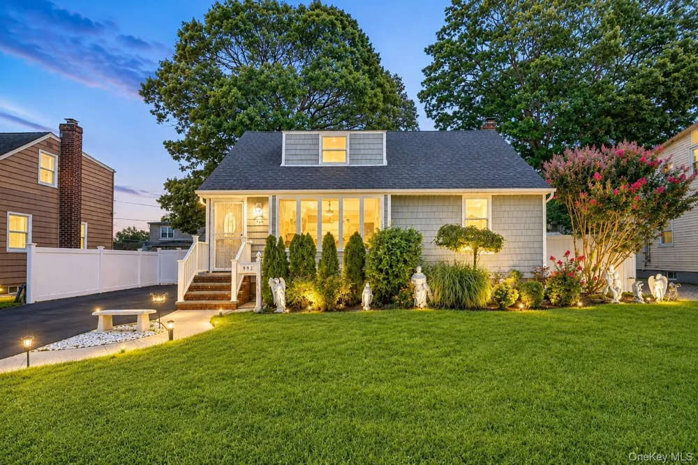 992 Woodcliff Drive Franklin Square, NY 11010