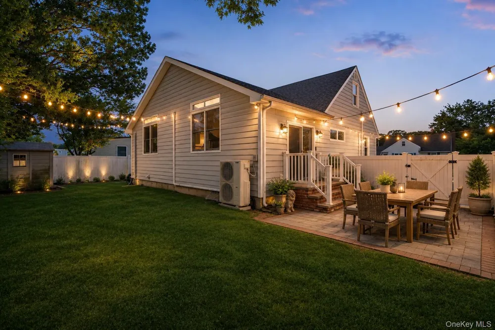 992 Woodcliff Drive Franklin Square, NY 11010