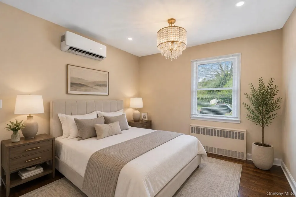 992 Woodcliff Drive Franklin Square, NY 11010