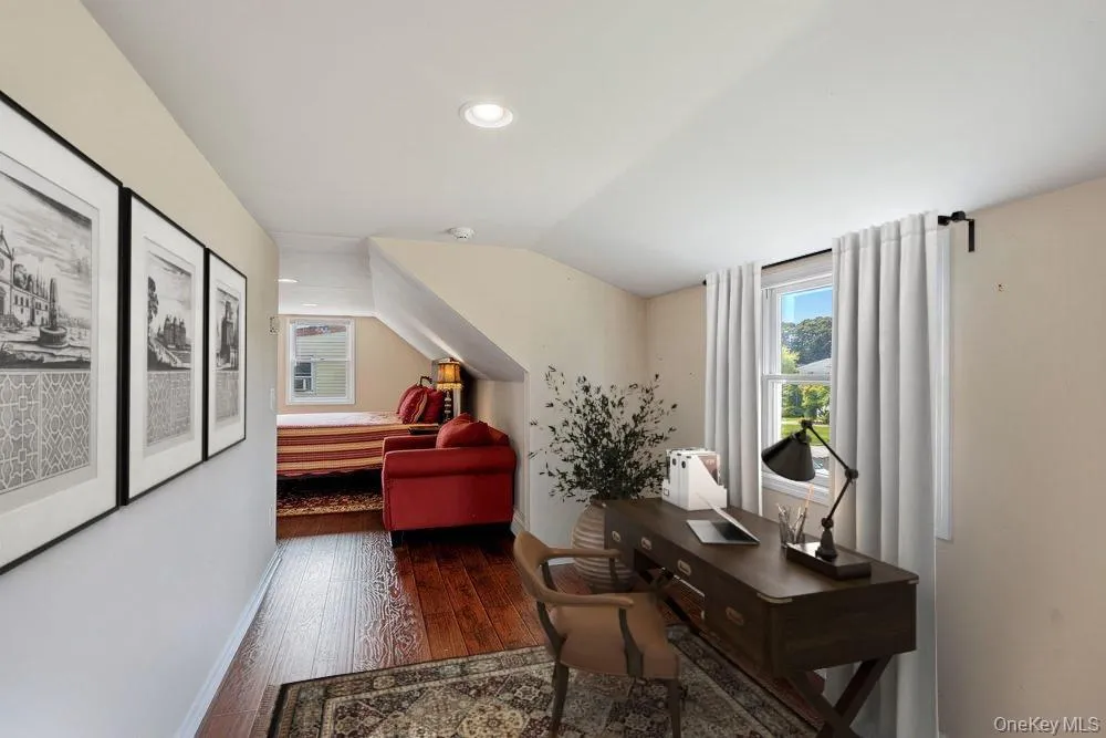 992 Woodcliff Drive Franklin Square, NY 11010