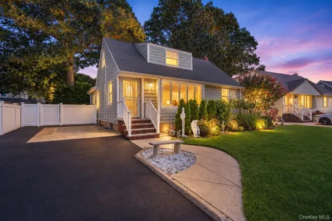 992 Woodcliff Drive