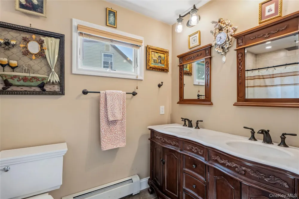 992 Woodcliff Drive Franklin Square, NY 11010