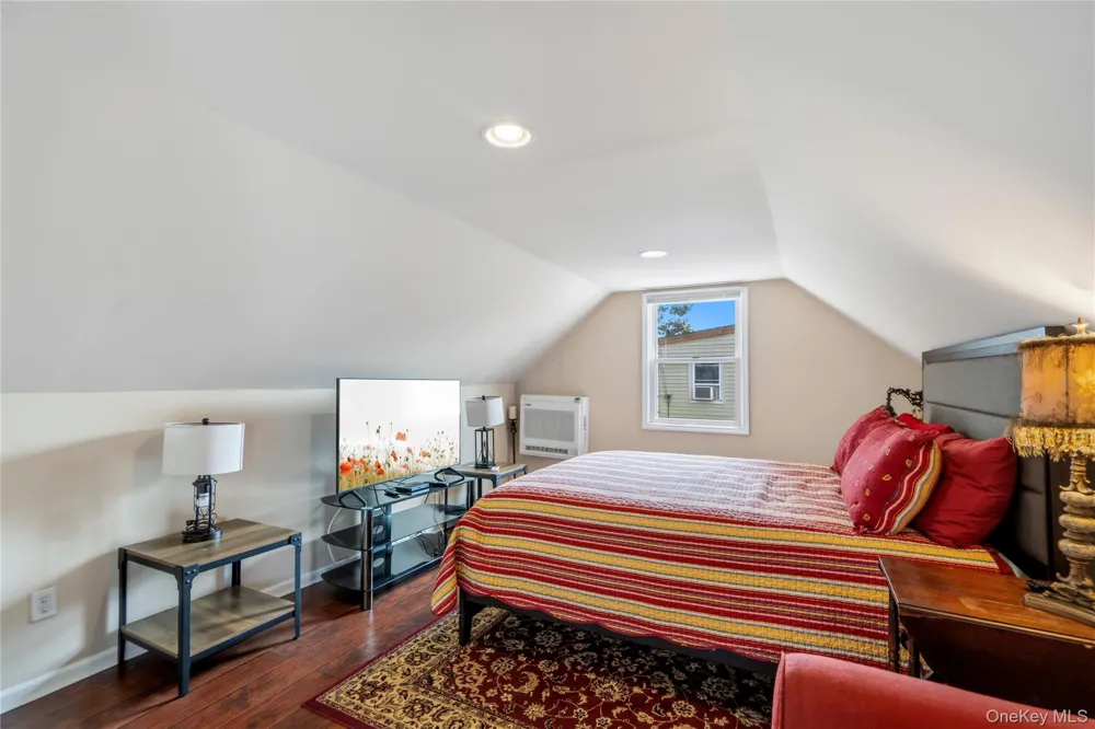 992 Woodcliff Drive Franklin Square, NY 11010