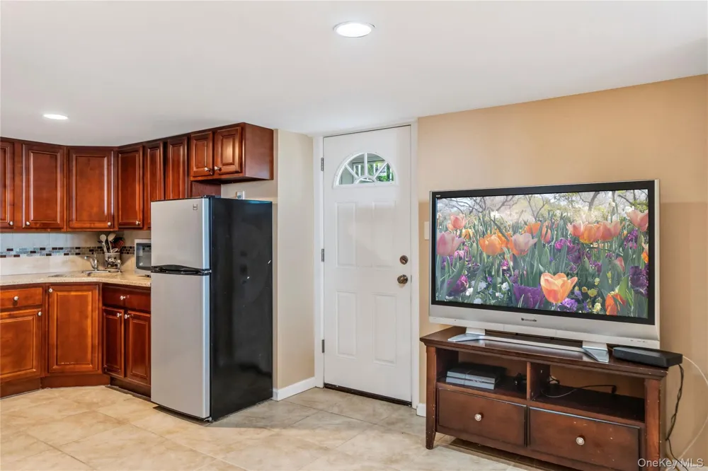 992 Woodcliff Drive Franklin Square, NY 11010
