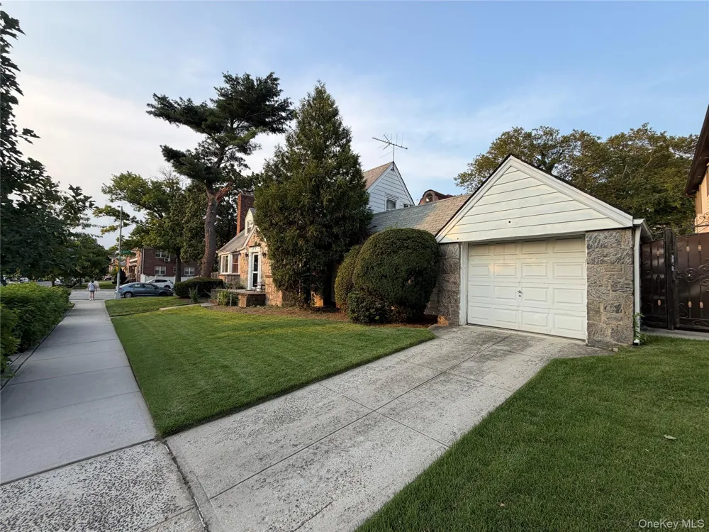 185-02 69th Avenue Fresh Meadows, NY 11365