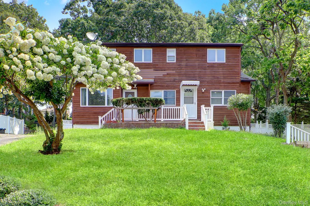 653 Meadow Road Smithtown, NY 11787