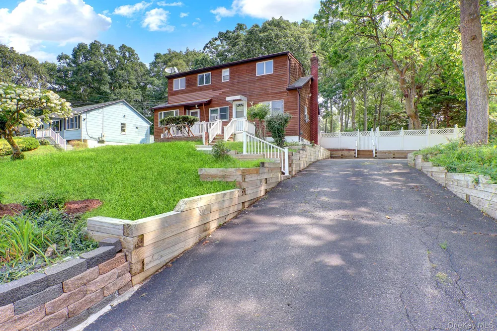 653 Meadow Road Smithtown, NY 11787