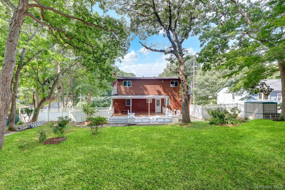 653 Meadow Road Smithtown, NY 11787