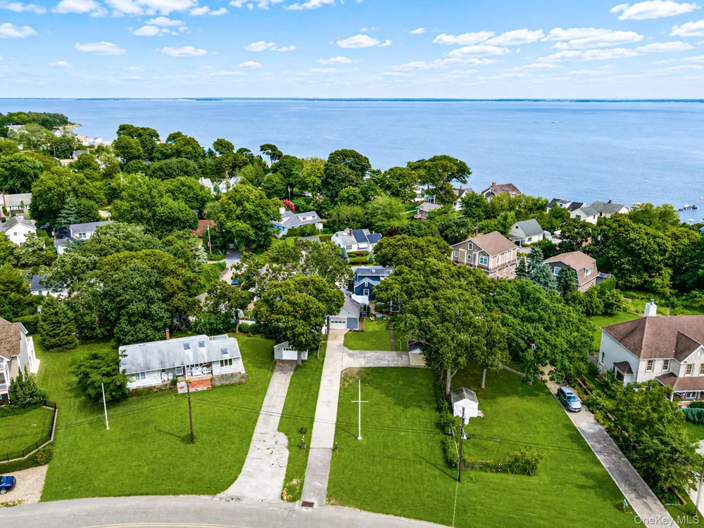 7 Oak Drive Jamesport, NY 11947