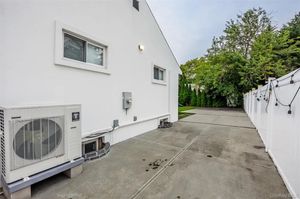 84 Rosedale Road North Woodmere, NY 11581