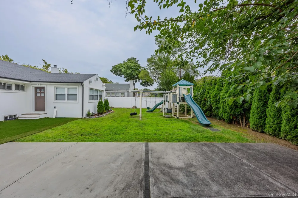 84 Rosedale Road North Woodmere, NY 11581
