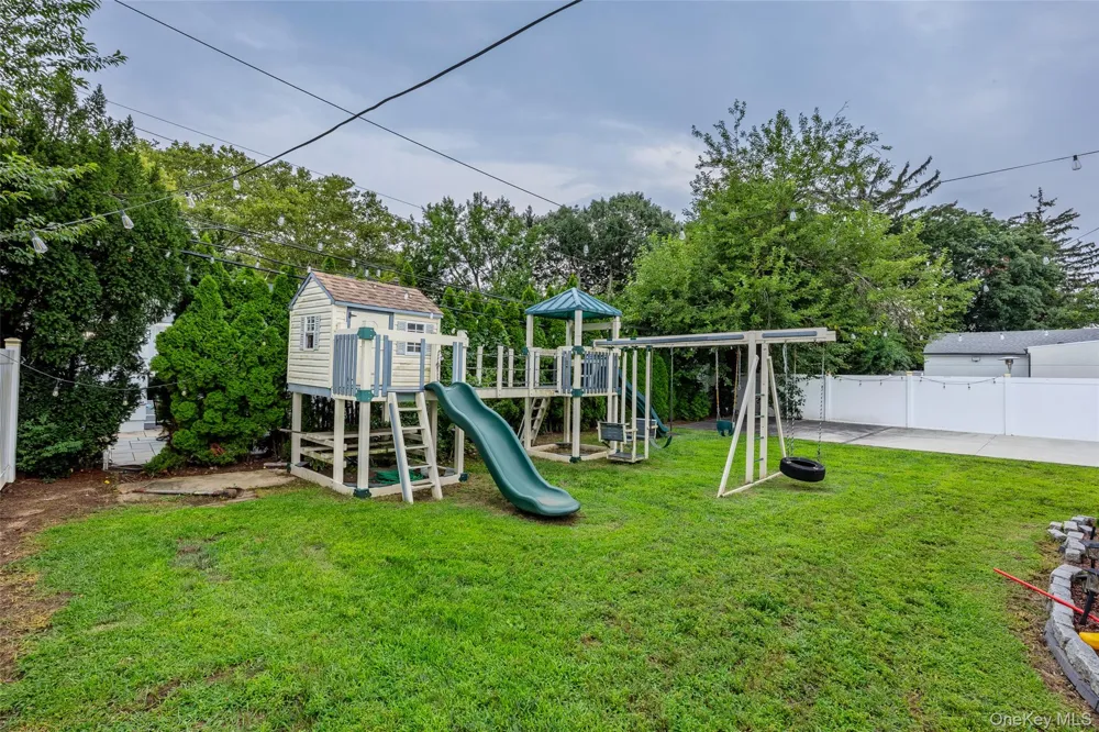84 Rosedale Road North Woodmere, NY 11581