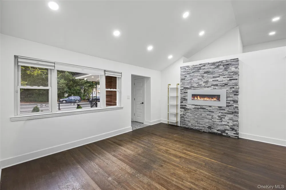 84 Rosedale Road North Woodmere, NY 11581