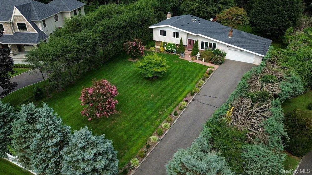 11 Laurie Place Glen Cove, NY 11542