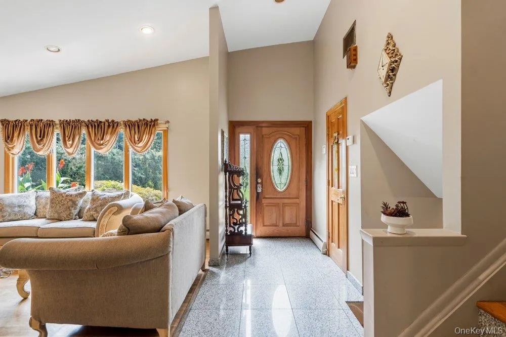 11 Laurie Place Glen Cove, NY 11542