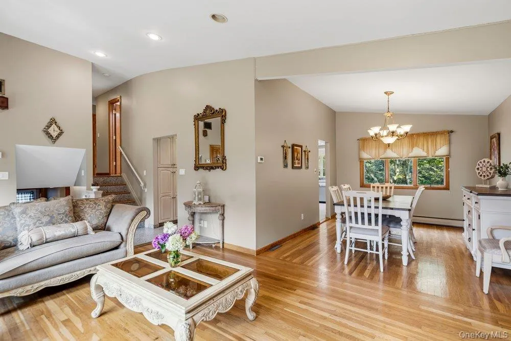 11 Laurie Place Glen Cove, NY 11542