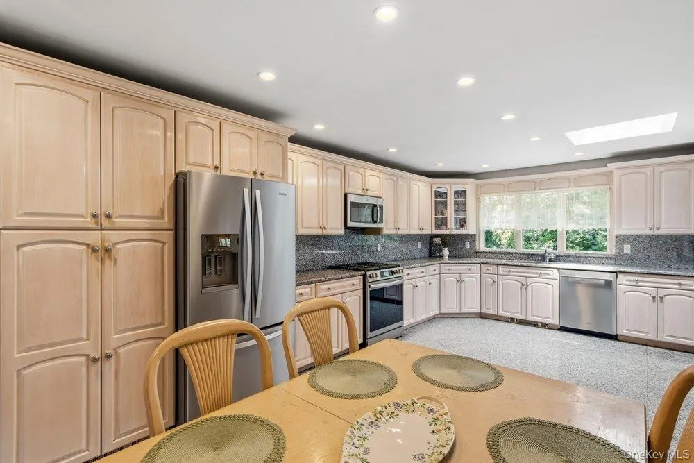 11 Laurie Place Glen Cove, NY 11542