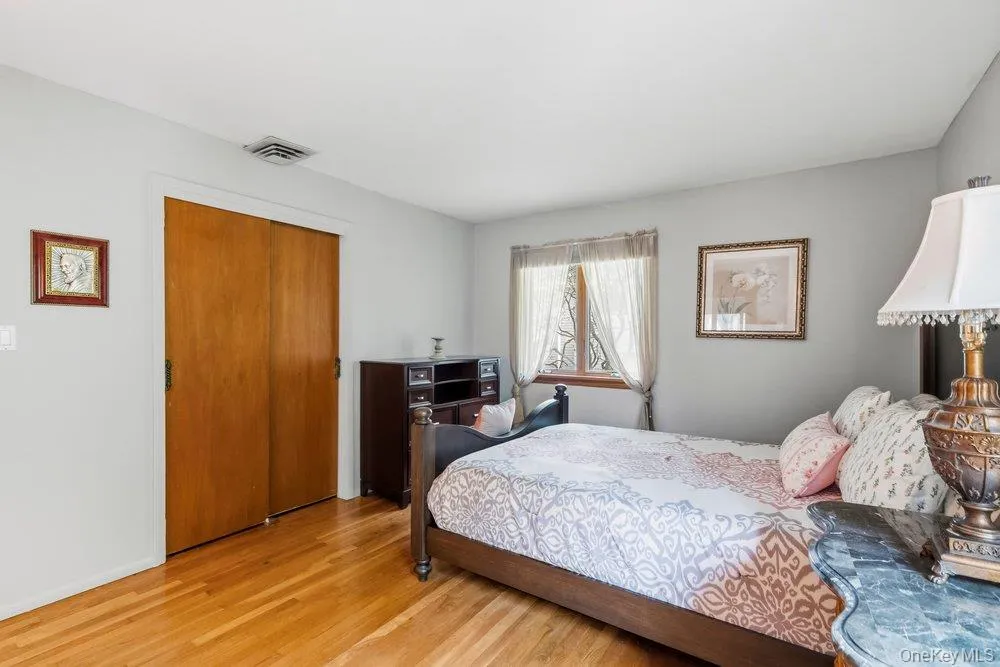 11 Laurie Place Glen Cove, NY 11542