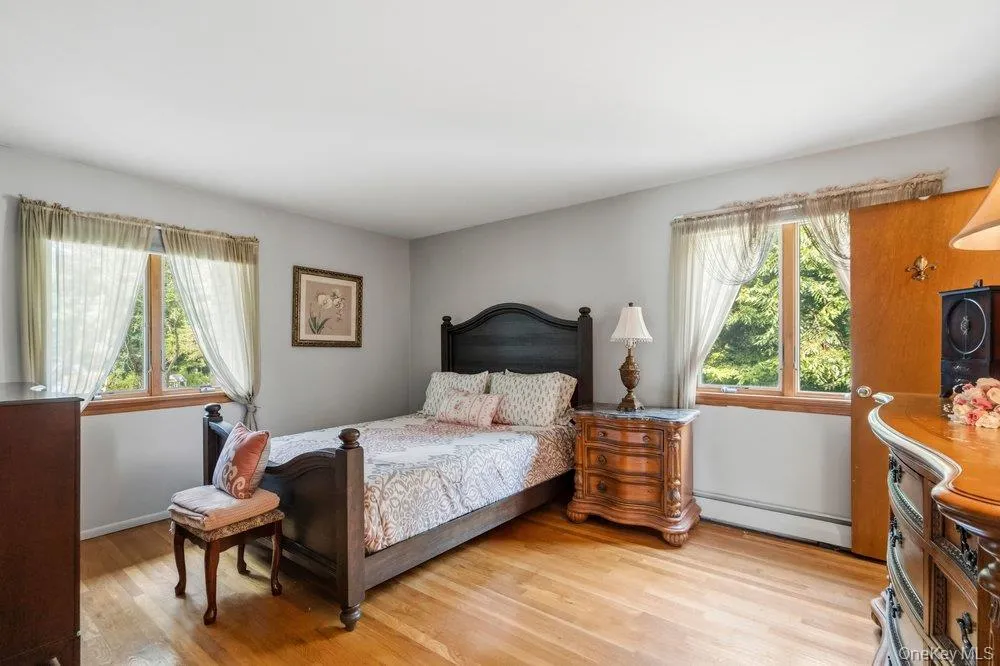 11 Laurie Place Glen Cove, NY 11542