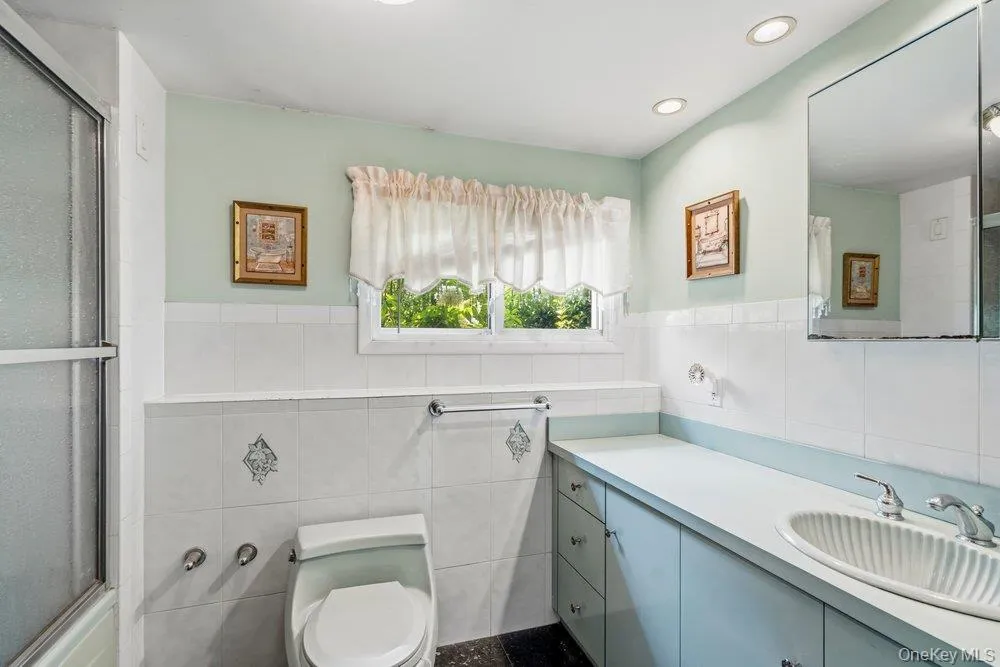 11 Laurie Place Glen Cove, NY 11542