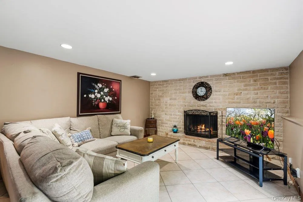 11 Laurie Place Glen Cove, NY 11542