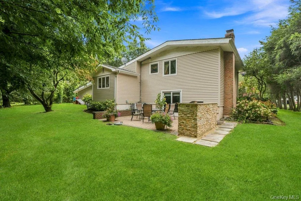 11 Laurie Place Glen Cove, NY 11542