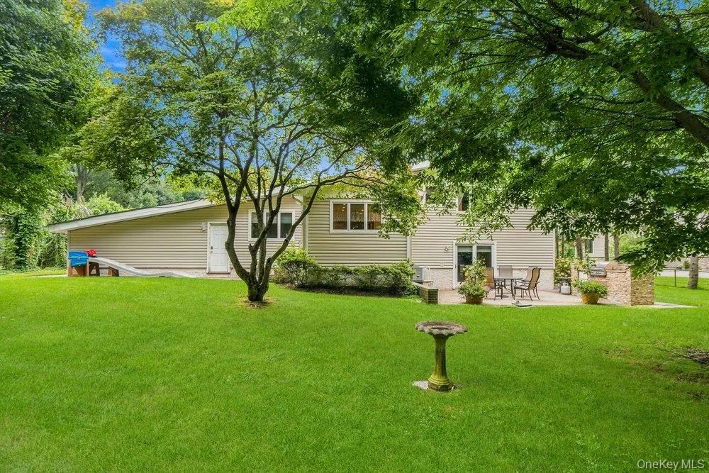 11 Laurie Place Glen Cove, NY 11542