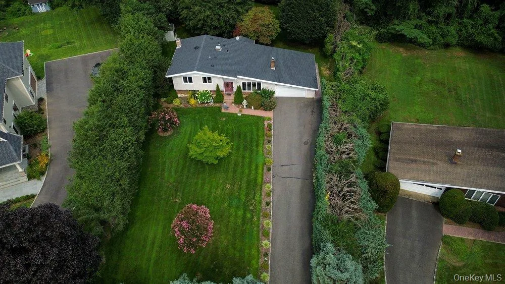 11 Laurie Place Glen Cove, NY 11542