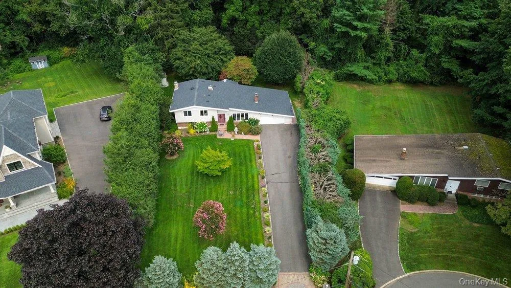 11 Laurie Place Glen Cove, NY 11542