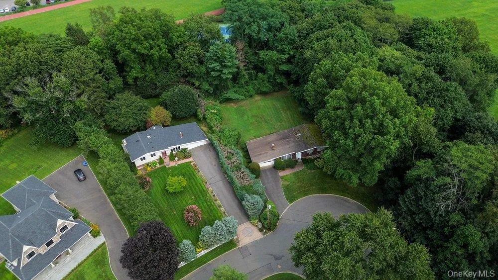 11 Laurie Place Glen Cove, NY 11542