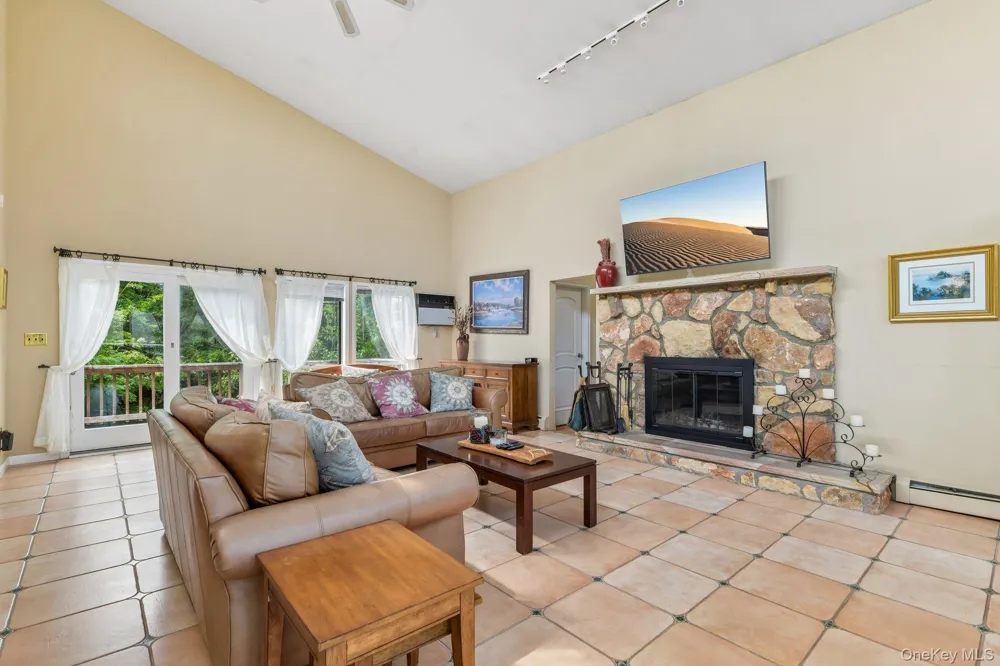 588 E. Long Beach Road Nissequogue, NY 11780