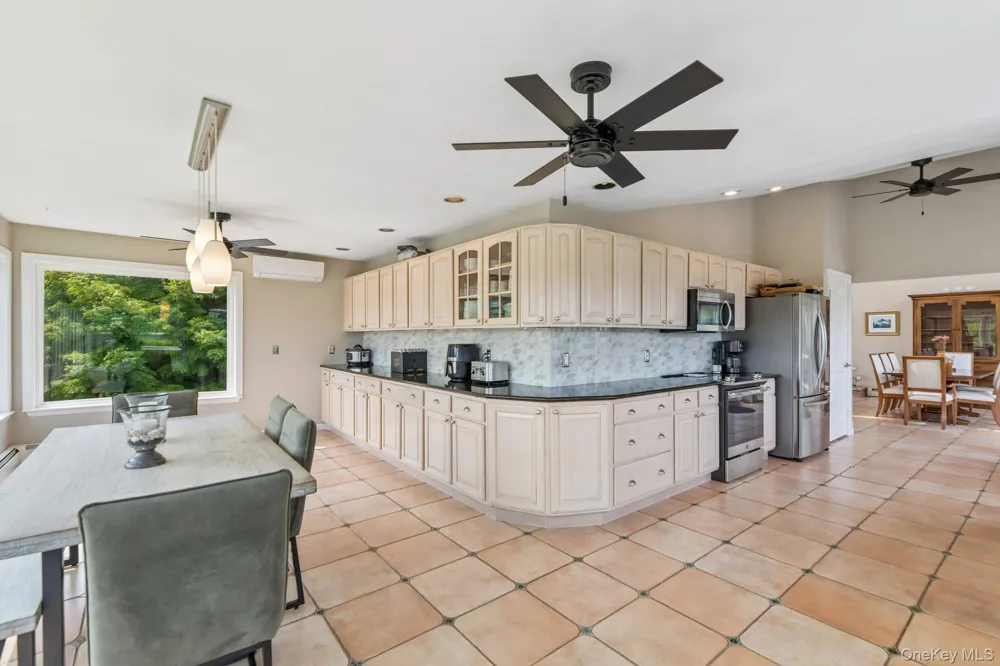 588 E. Long Beach Road Nissequogue, NY 11780