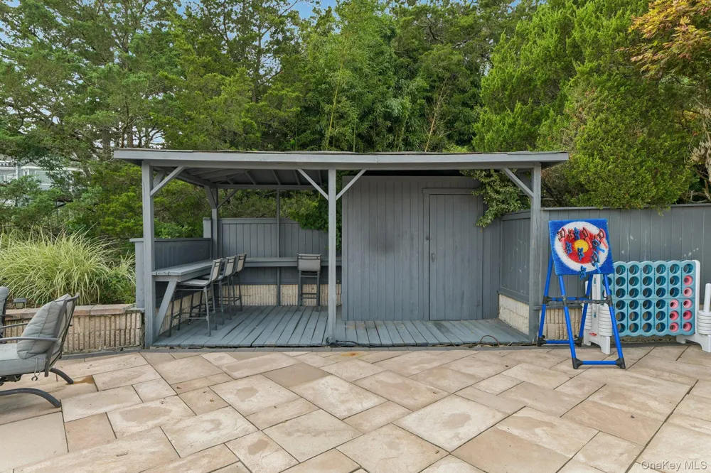588 E. Long Beach Road Nissequogue, NY 11780