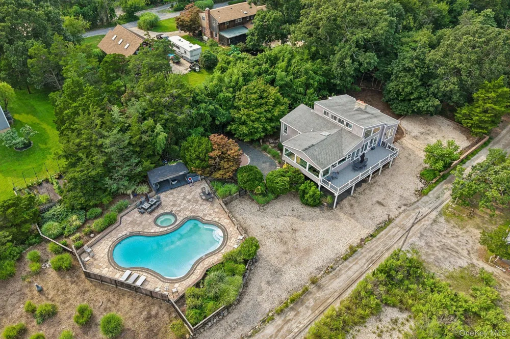588 E. Long Beach Road Nissequogue, NY 11780