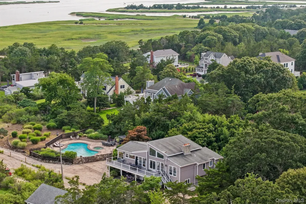 588 E. Long Beach Road Nissequogue, NY 11780