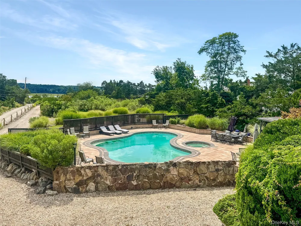 588 E. Long Beach Road Nissequogue, NY 11780
