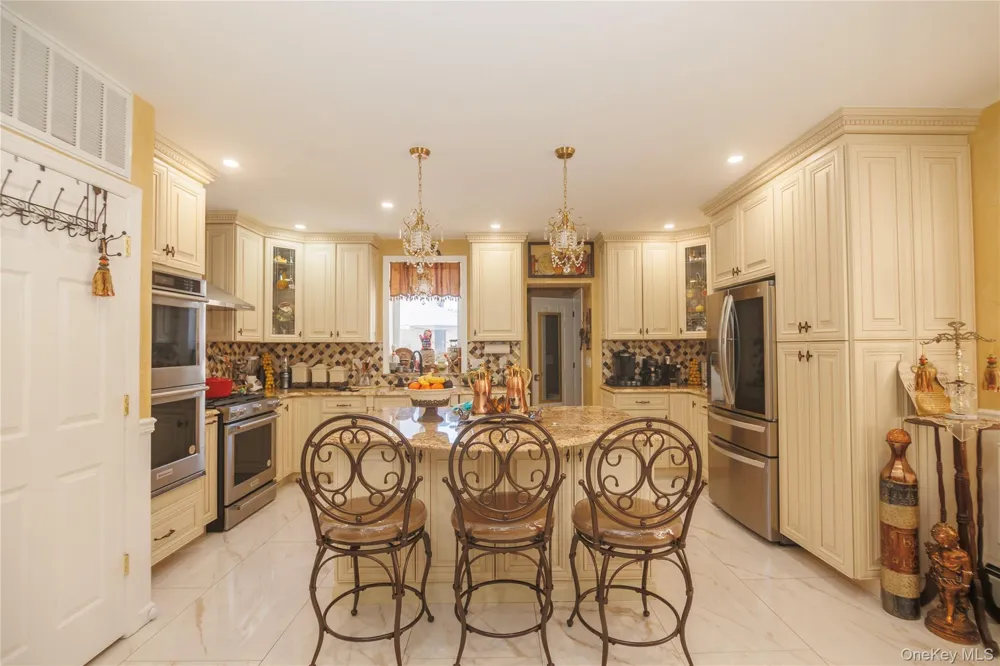 1715 Hering Avenue Bronx, NY 10461