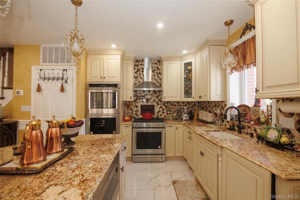 1715 Hering Avenue Bronx, NY 10461