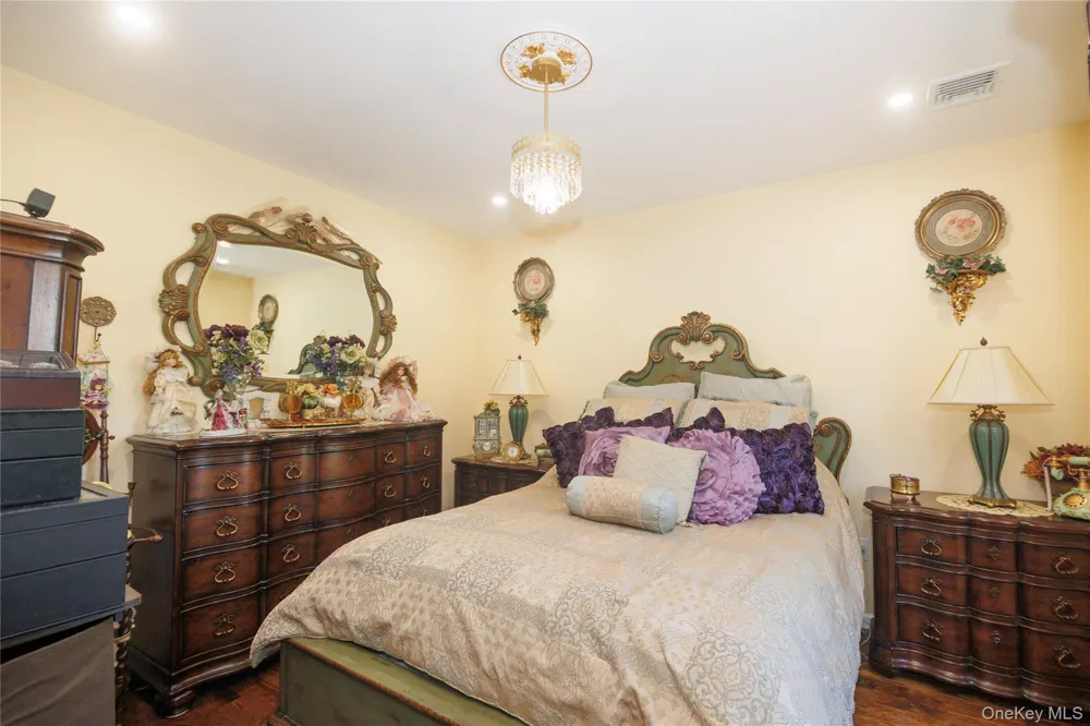 1715 Hering Avenue Bronx, NY 10461