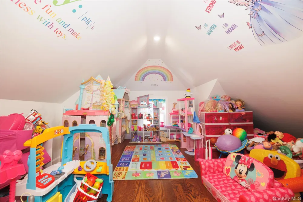 1715 Hering Avenue Bronx, NY 10461