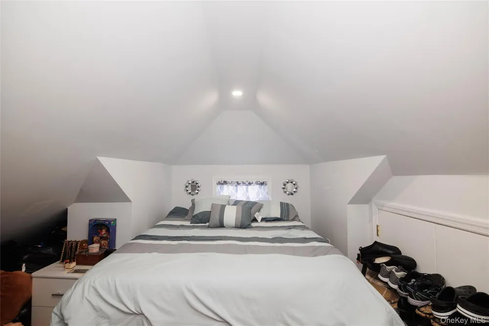 1715 Hering Avenue Bronx, NY 10461