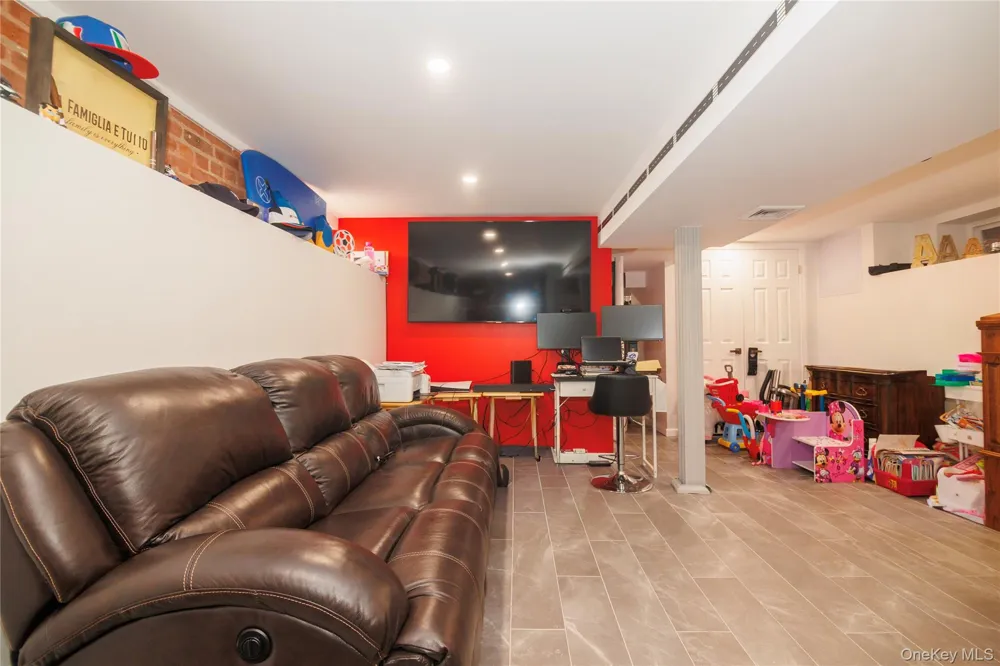 1715 Hering Avenue Bronx, NY 10461