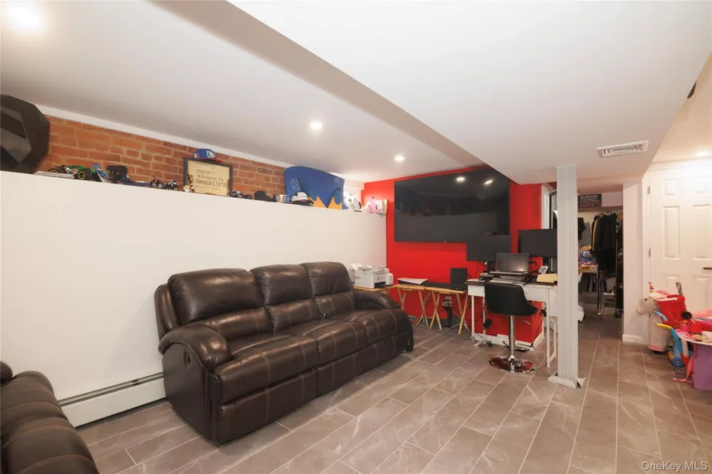 1715 Hering Avenue Bronx, NY 10461