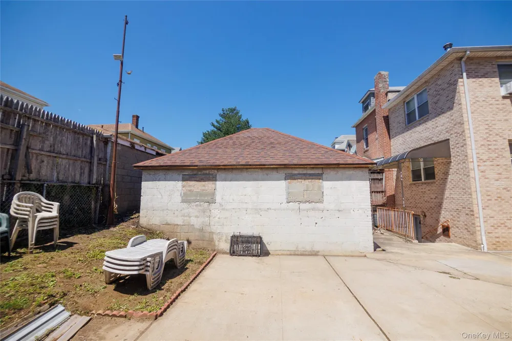 1715 Hering Avenue Bronx, NY 10461
