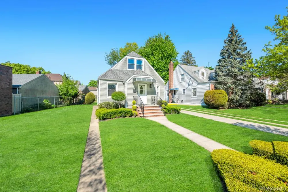 8726 249th Street Bellerose, NY 11426